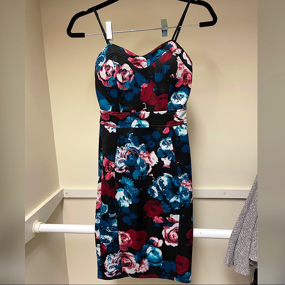 Stunning floral midi dress - bodycon